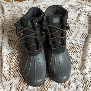 woman’s sperry top-slider saltwater duck shoes